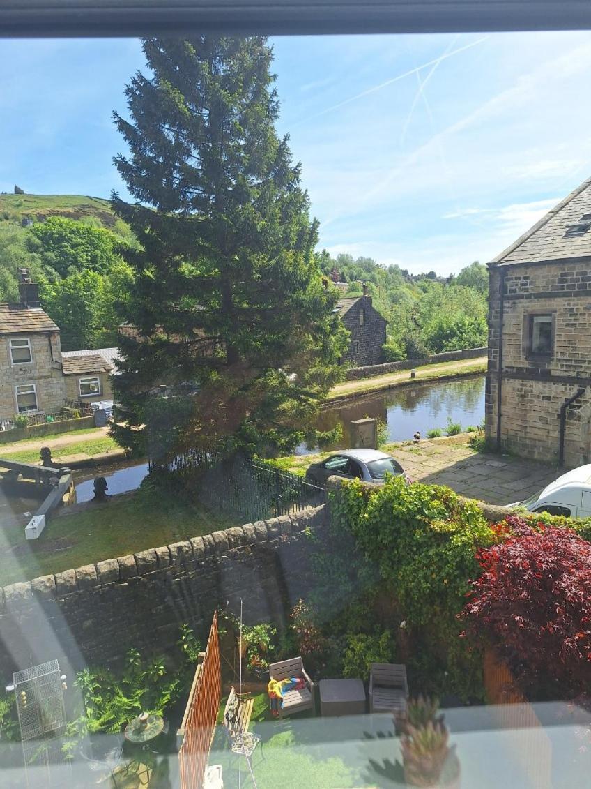 Todmorden Bed & Breakfast - The Toothless Mog Walsden Eksteriør billede
